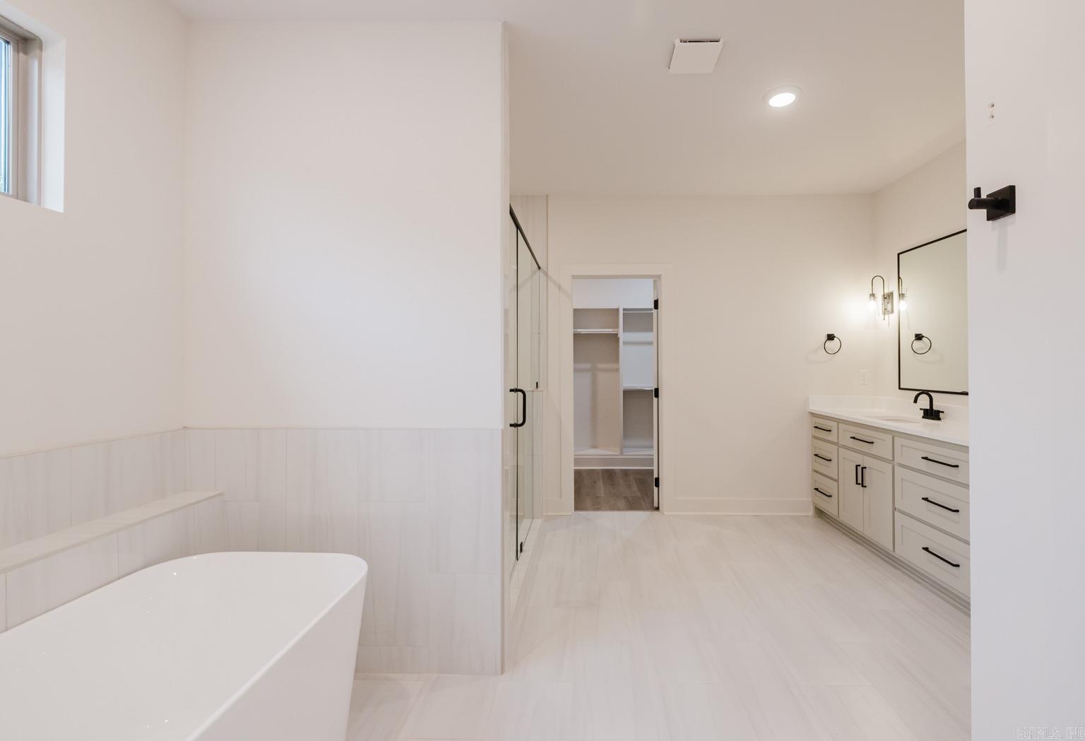 MIDTOWN BRYANT - Residential