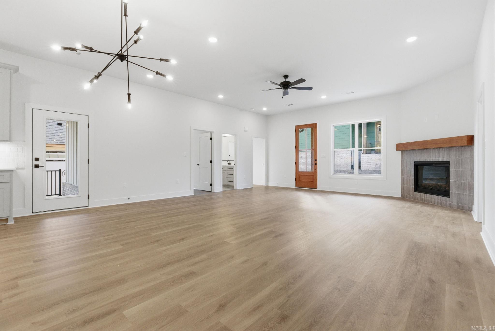 MIDTOWN BRYANT - Residential