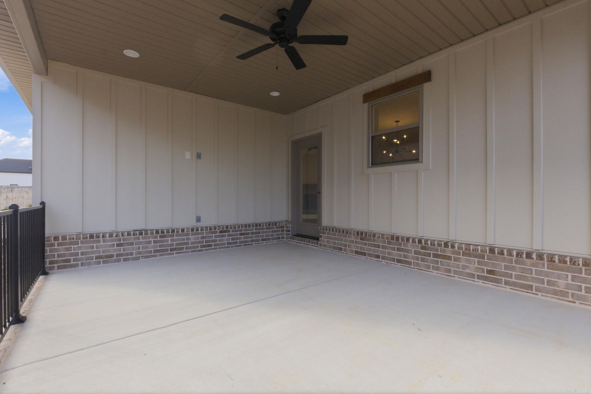 MIDTOWN BRYANT - Residential