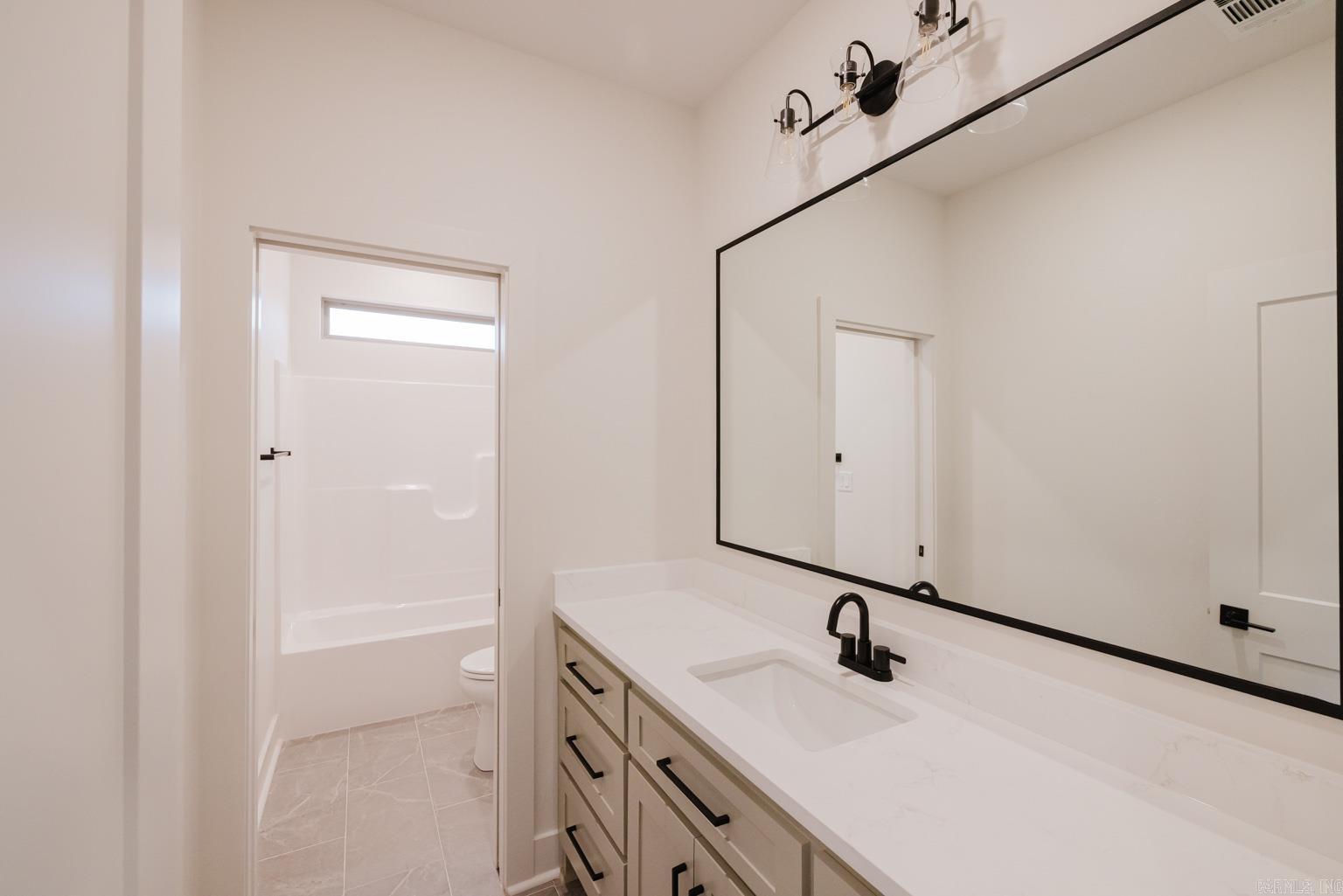 MIDTOWN BRYANT - Residential