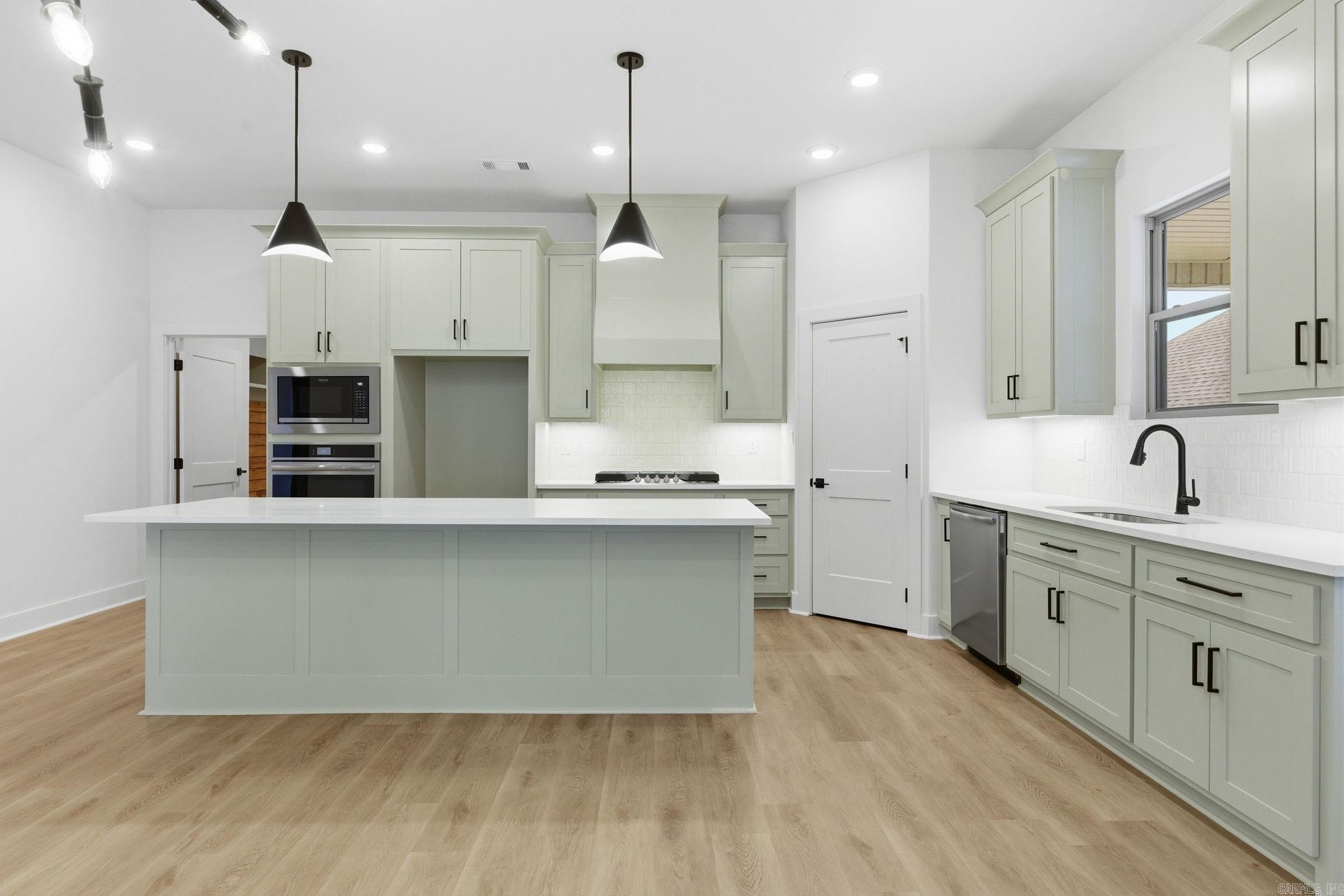 MIDTOWN BRYANT - Residential