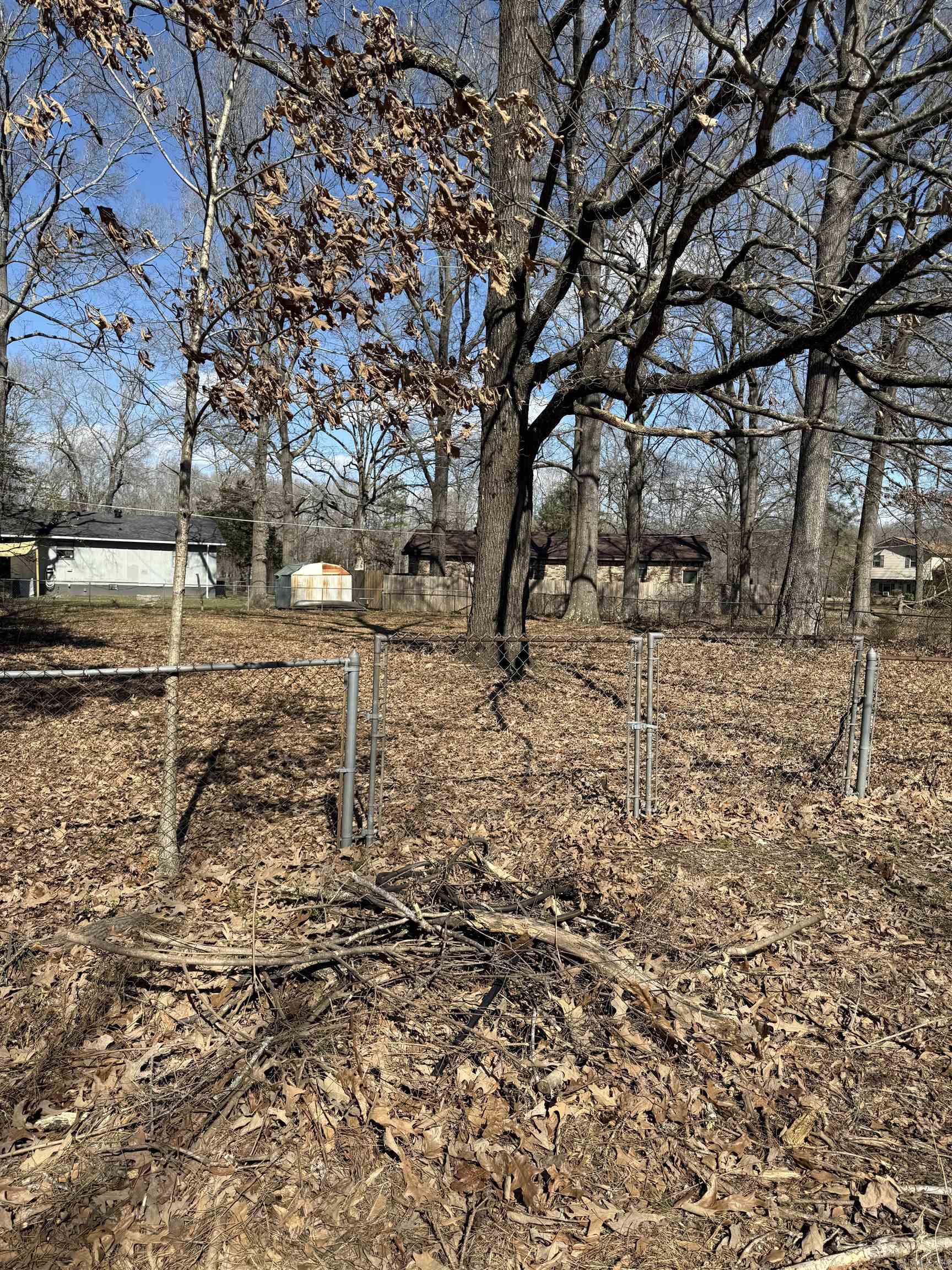 Great building spot that is already fenced and has a few mature trees! No Mobiles allowed.