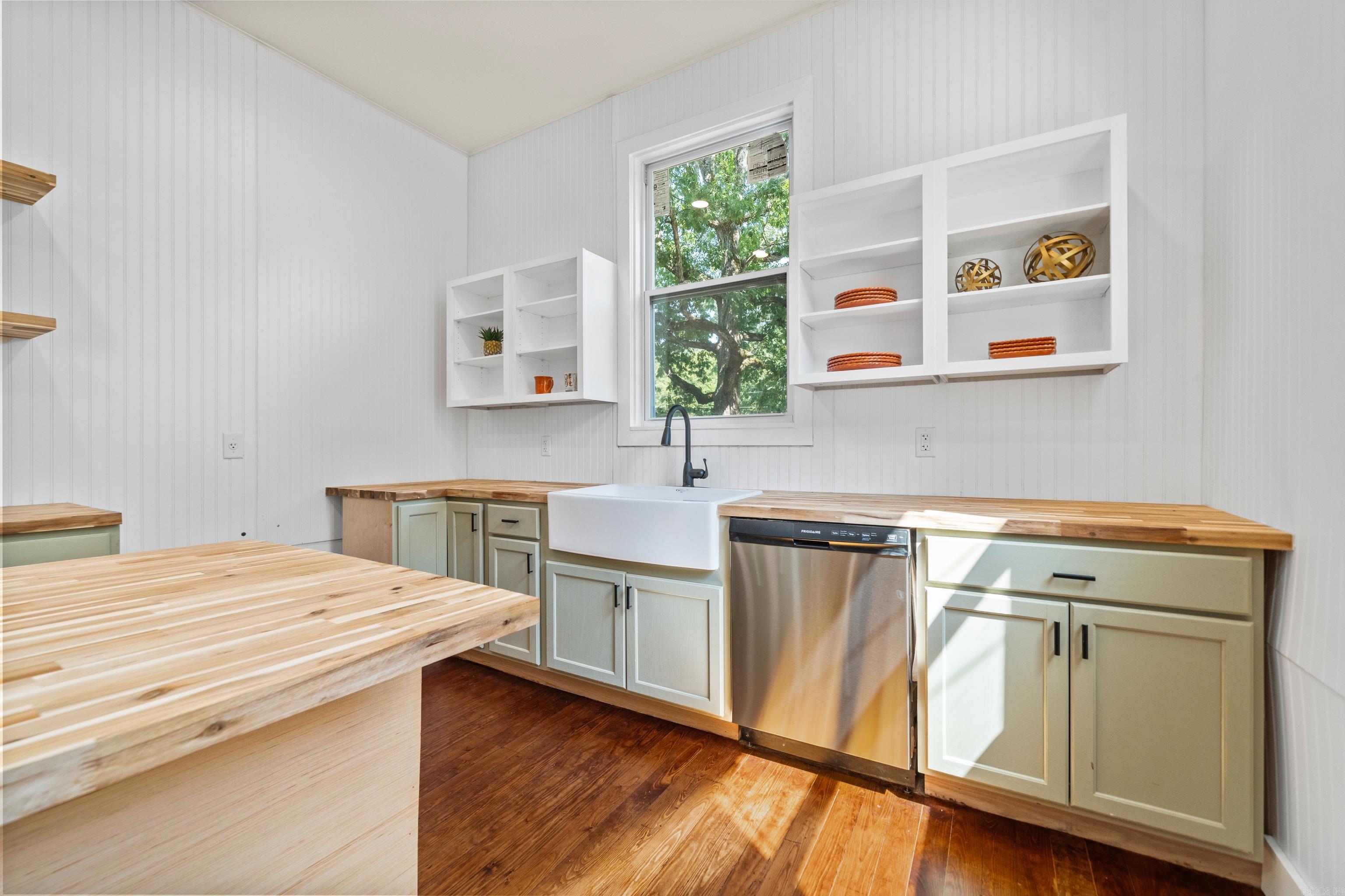 Rector & Moore - Residential