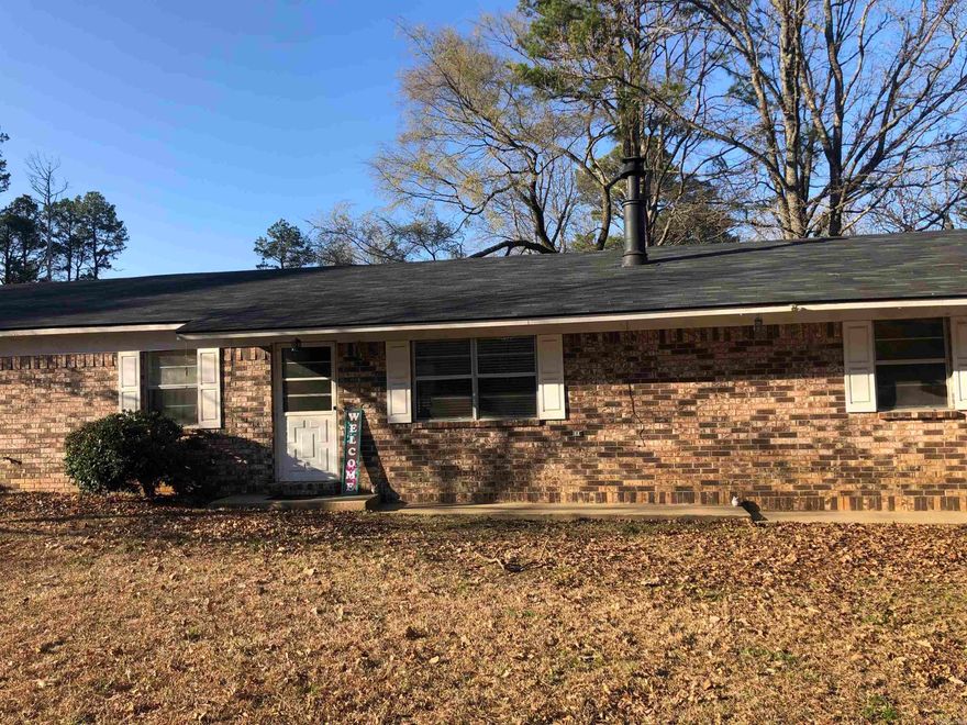 3 BED 2 BATH HOME IN A GREAT LOCATION