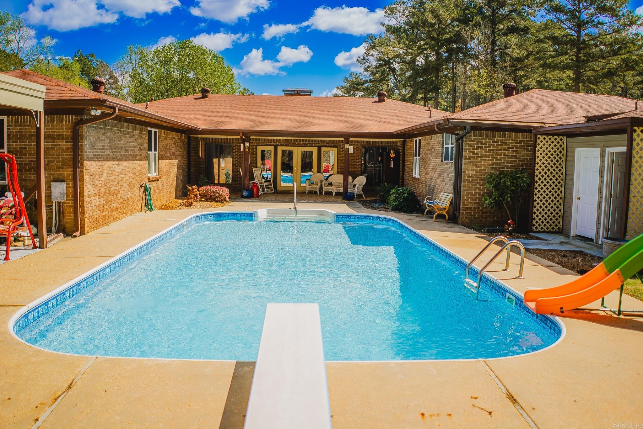 COUNTRY CLUB ESTATES - Residential