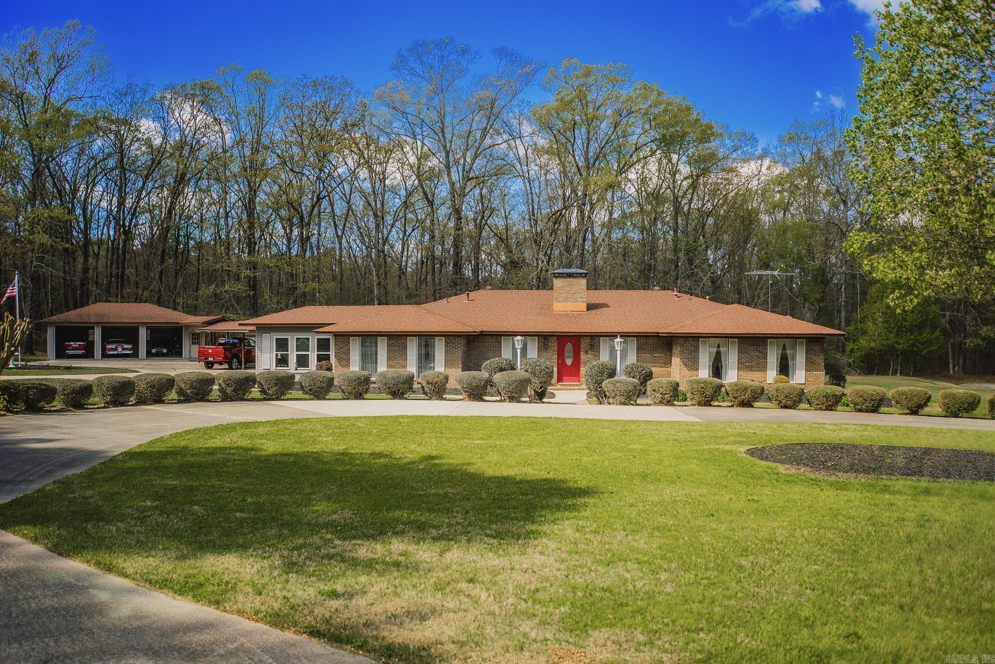 COUNTRY CLUB ESTATES - Residential