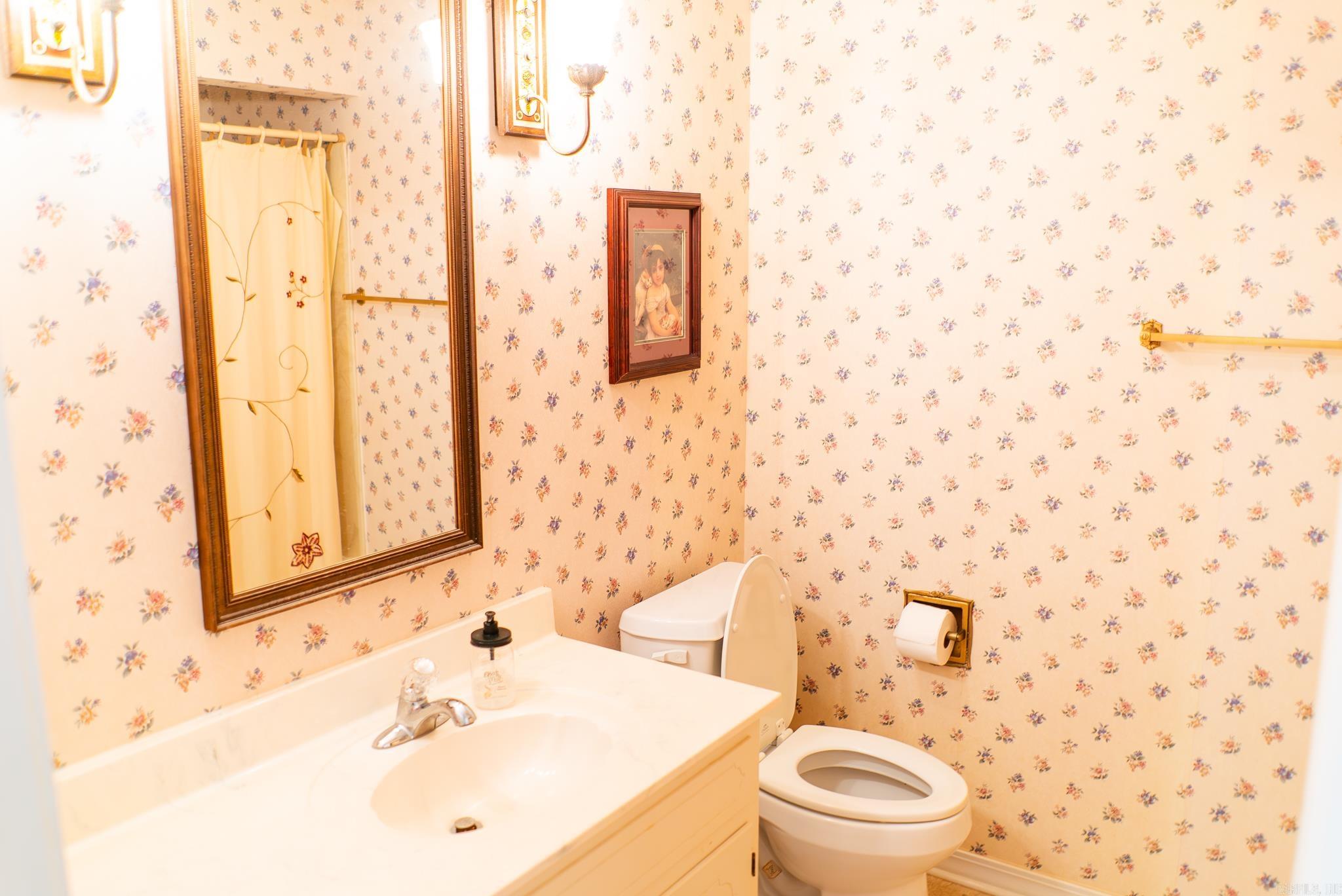 COUNTRY CLUB ESTATES - Residential