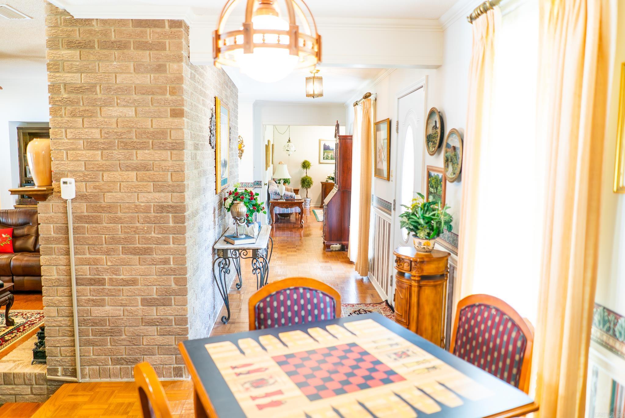 COUNTRY CLUB ESTATES - Residential