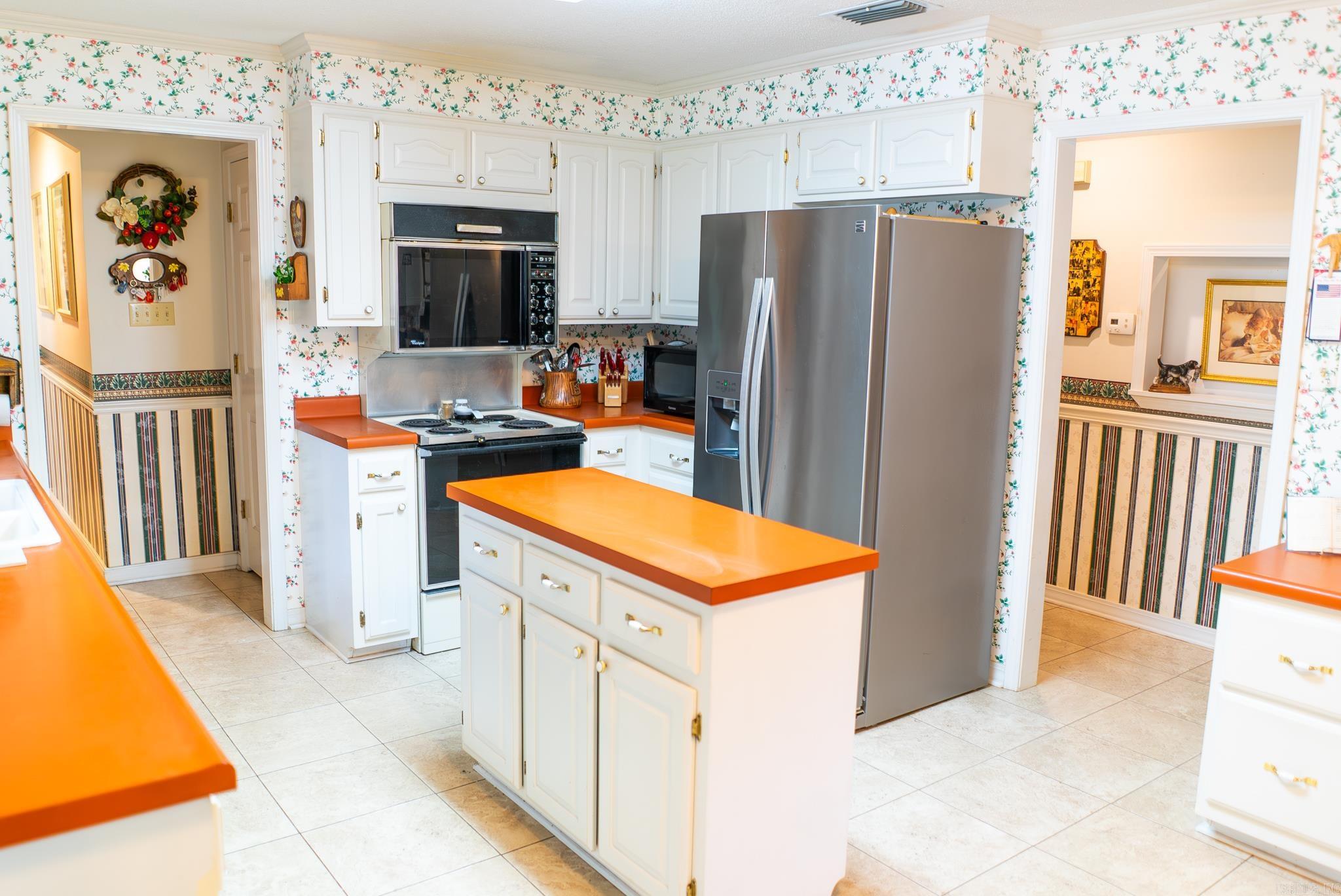 COUNTRY CLUB ESTATES - Residential