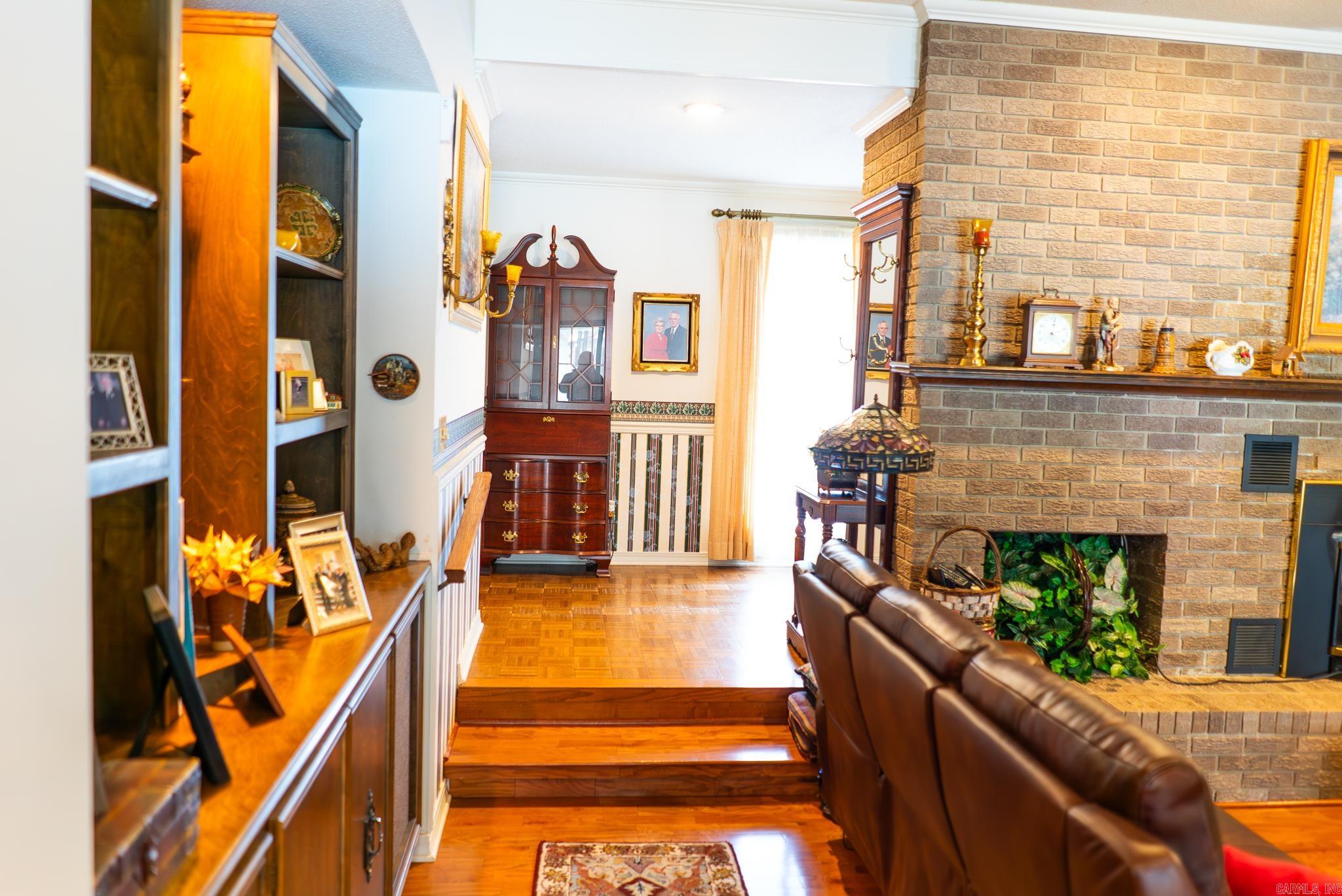 COUNTRY CLUB ESTATES - Residential