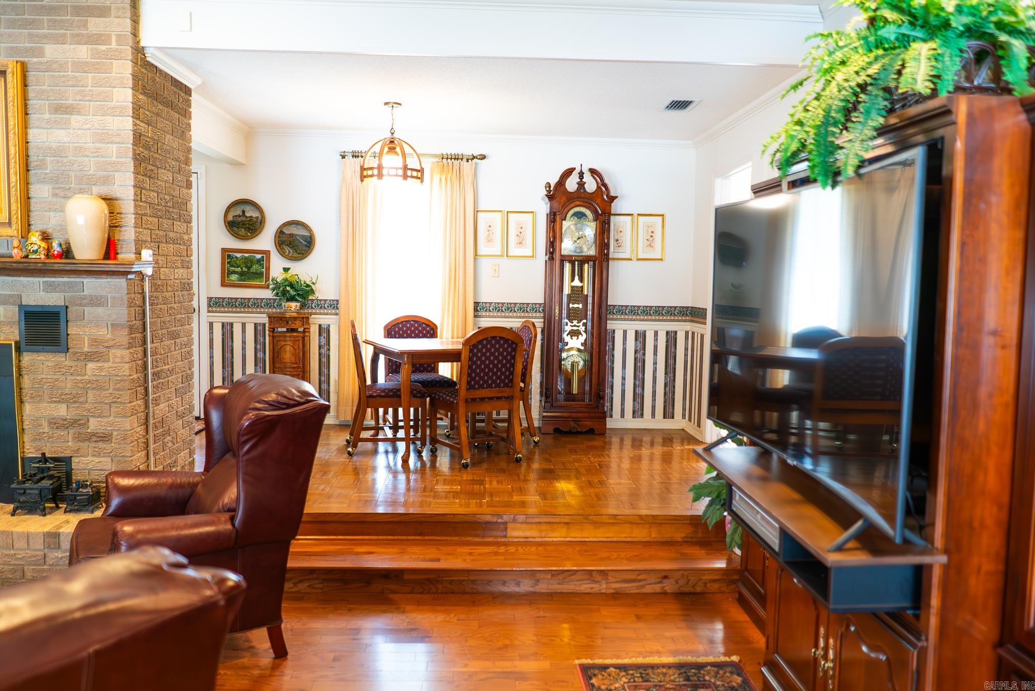 COUNTRY CLUB ESTATES - Residential