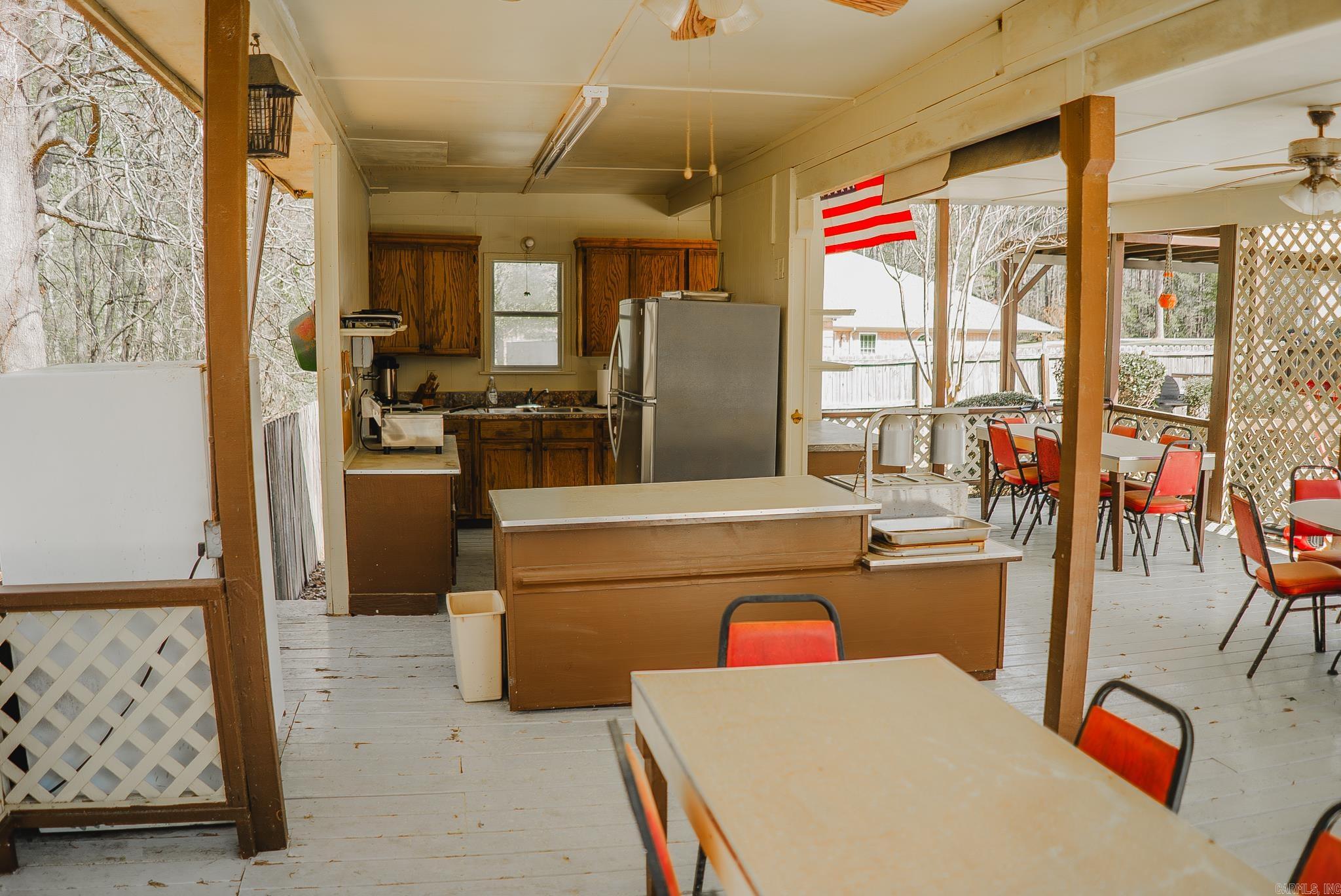 COUNTRY CLUB ESTATES - Residential