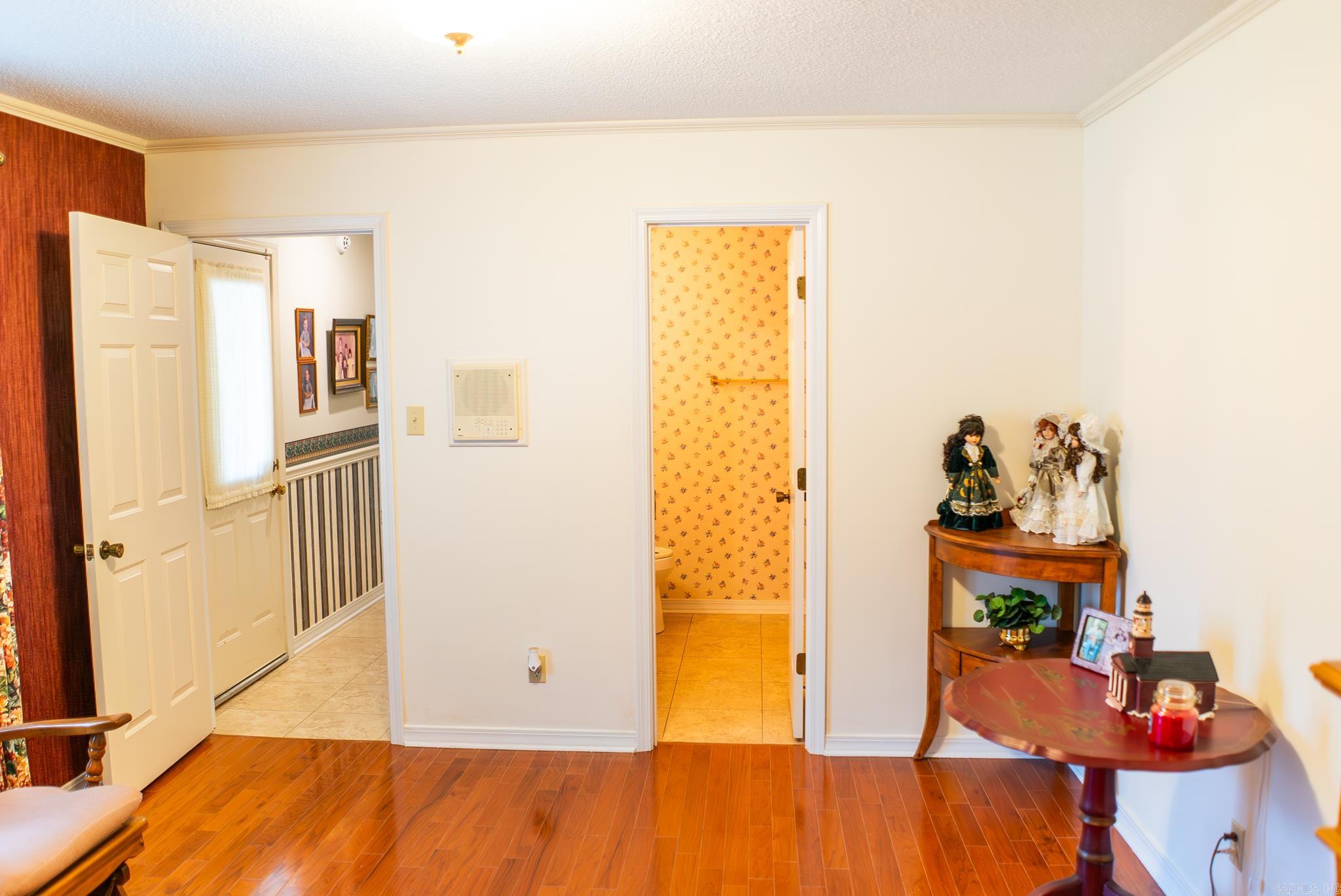 COUNTRY CLUB ESTATES - Residential