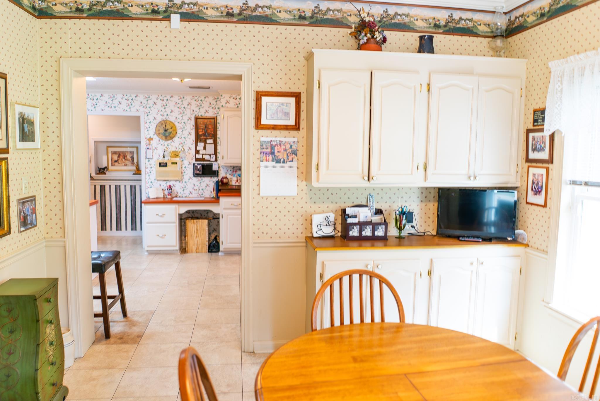 COUNTRY CLUB ESTATES - Residential