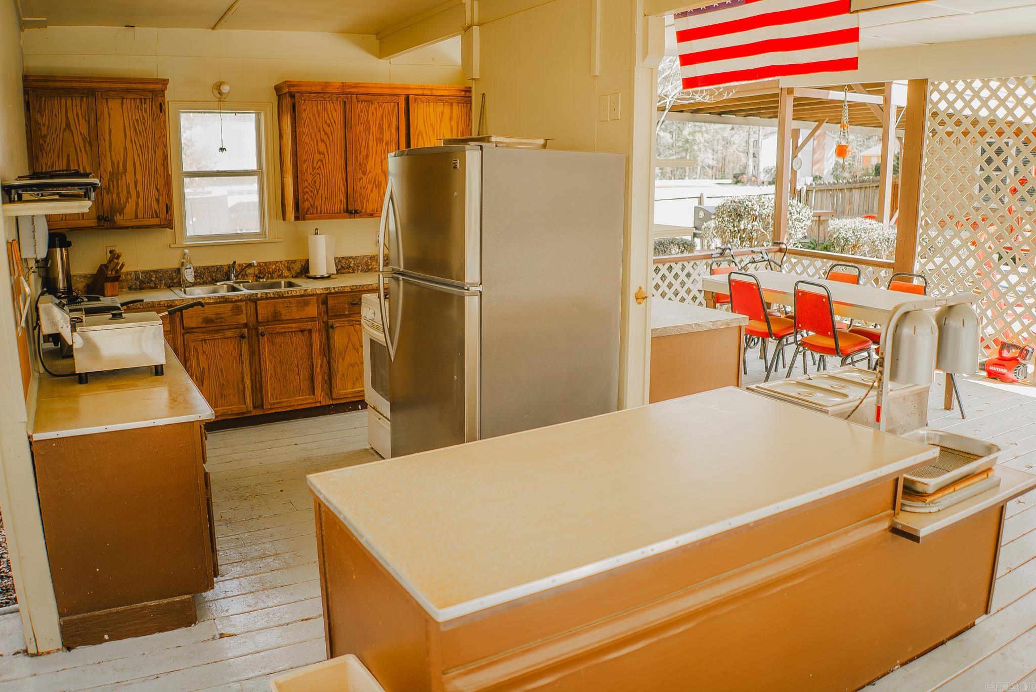 COUNTRY CLUB ESTATES - Residential