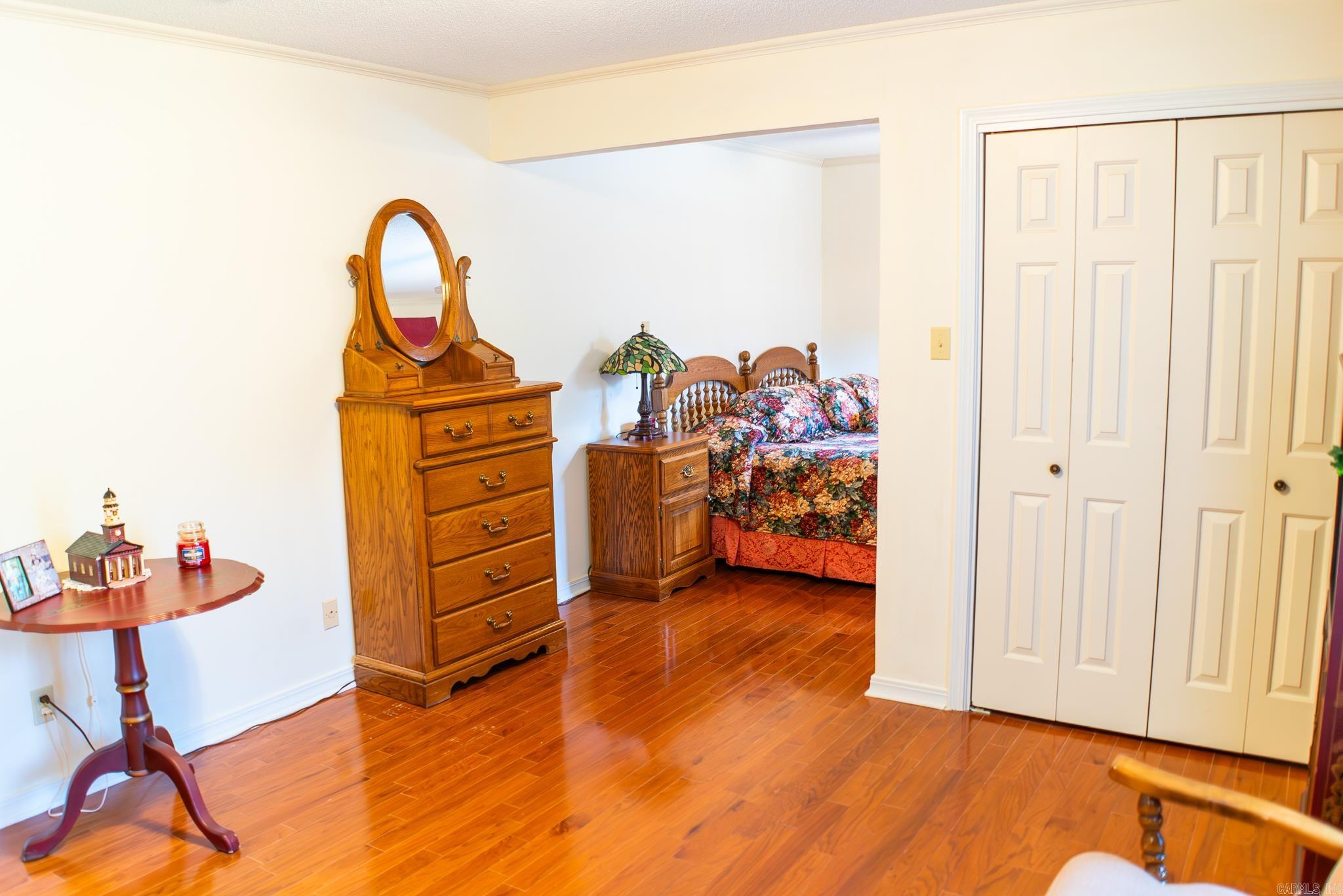 COUNTRY CLUB ESTATES - Residential