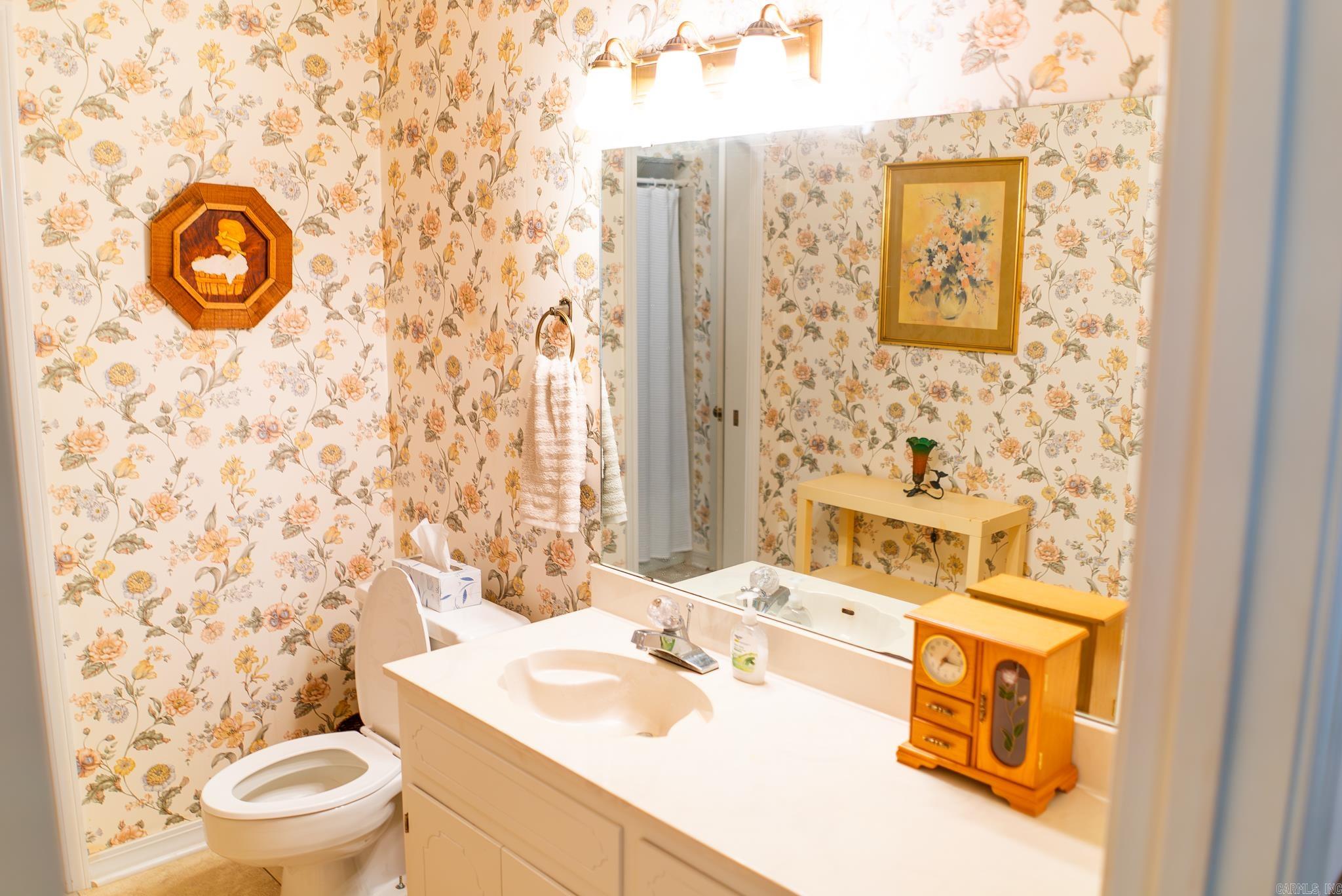 COUNTRY CLUB ESTATES - Residential