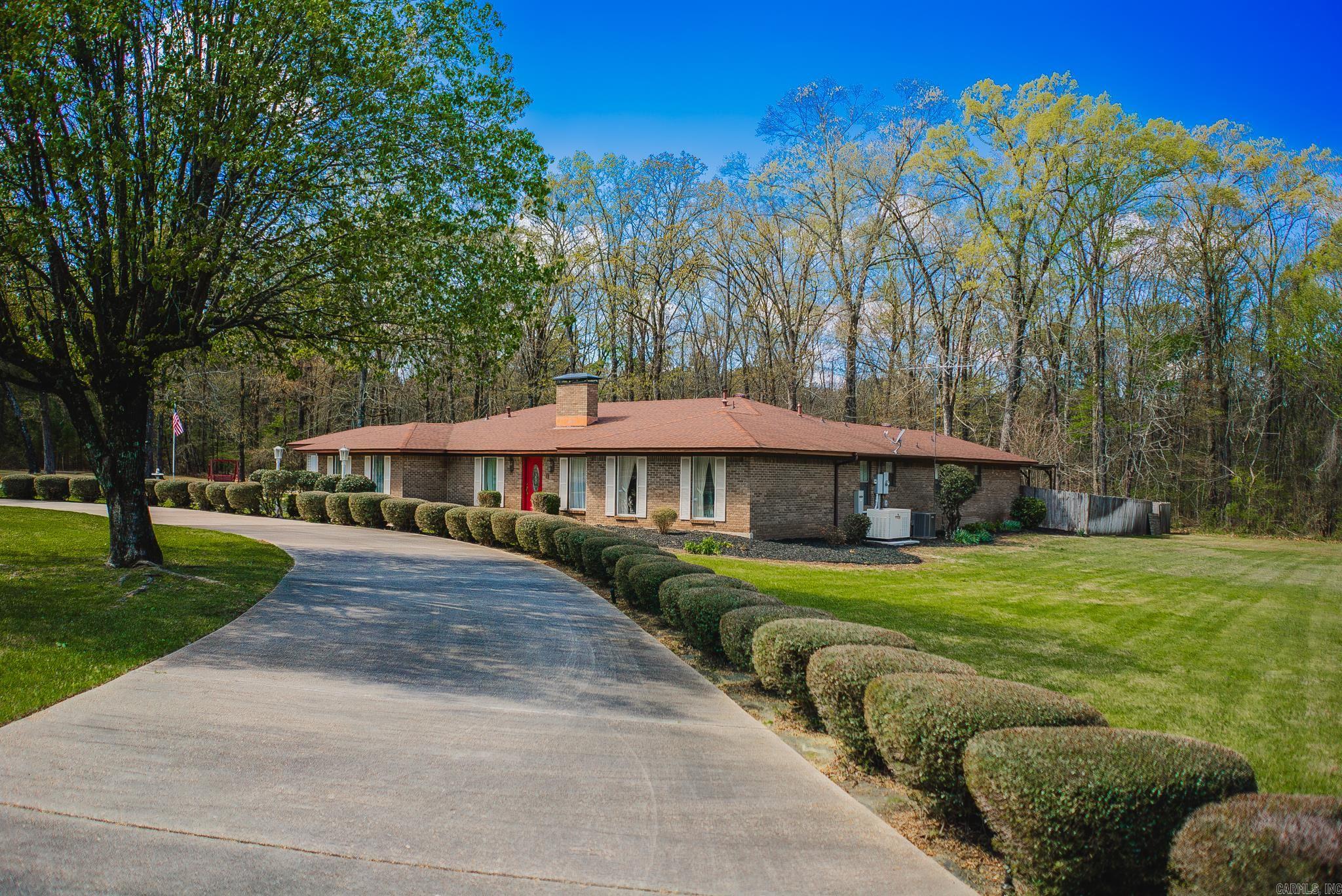 COUNTRY CLUB ESTATES - Residential