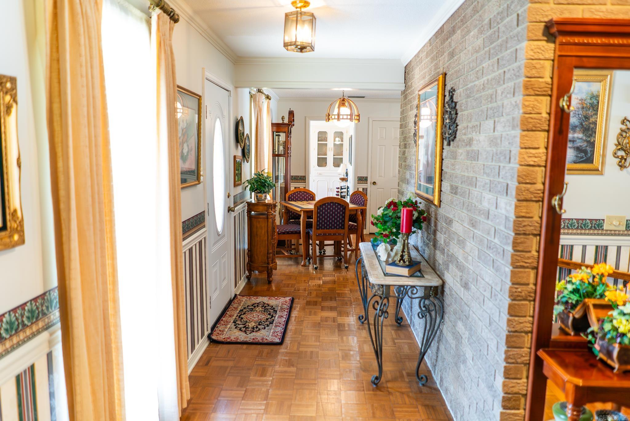 COUNTRY CLUB ESTATES - Residential