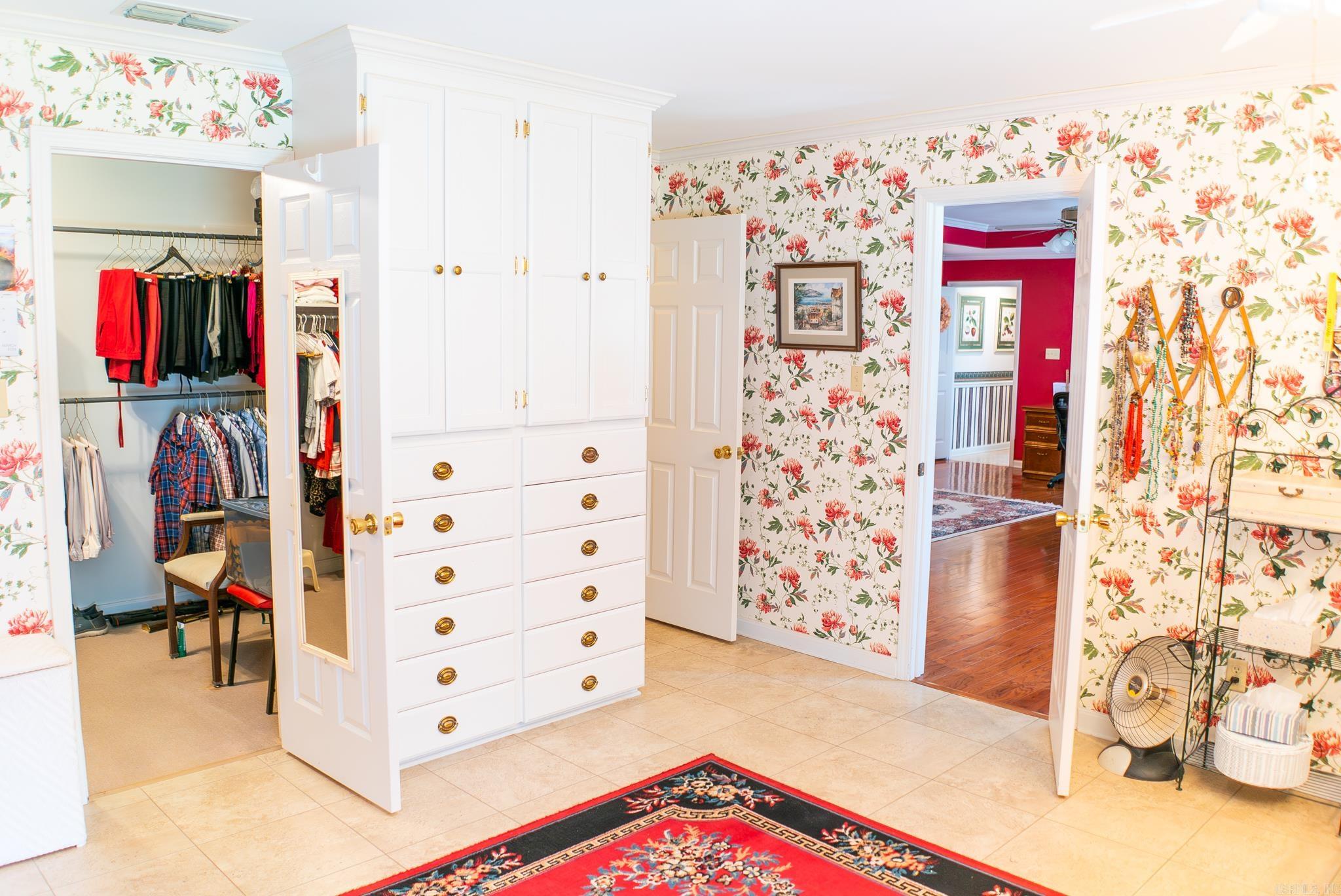 COUNTRY CLUB ESTATES - Residential