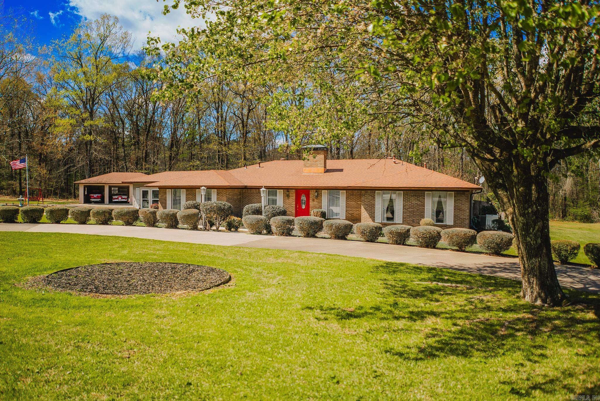 COUNTRY CLUB ESTATES - Residential