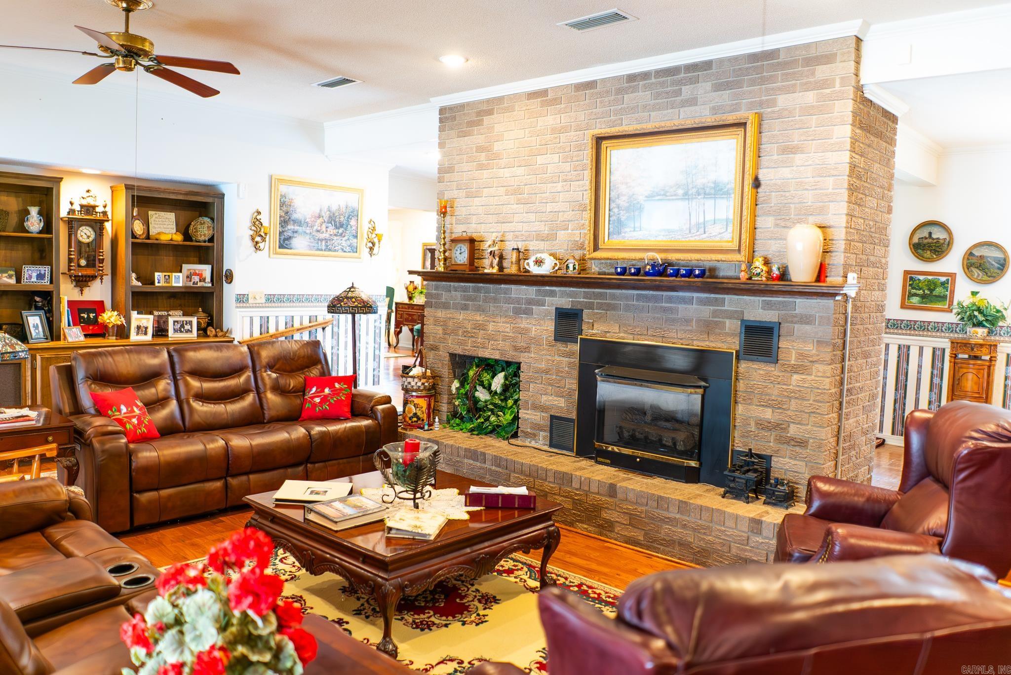 COUNTRY CLUB ESTATES - Residential