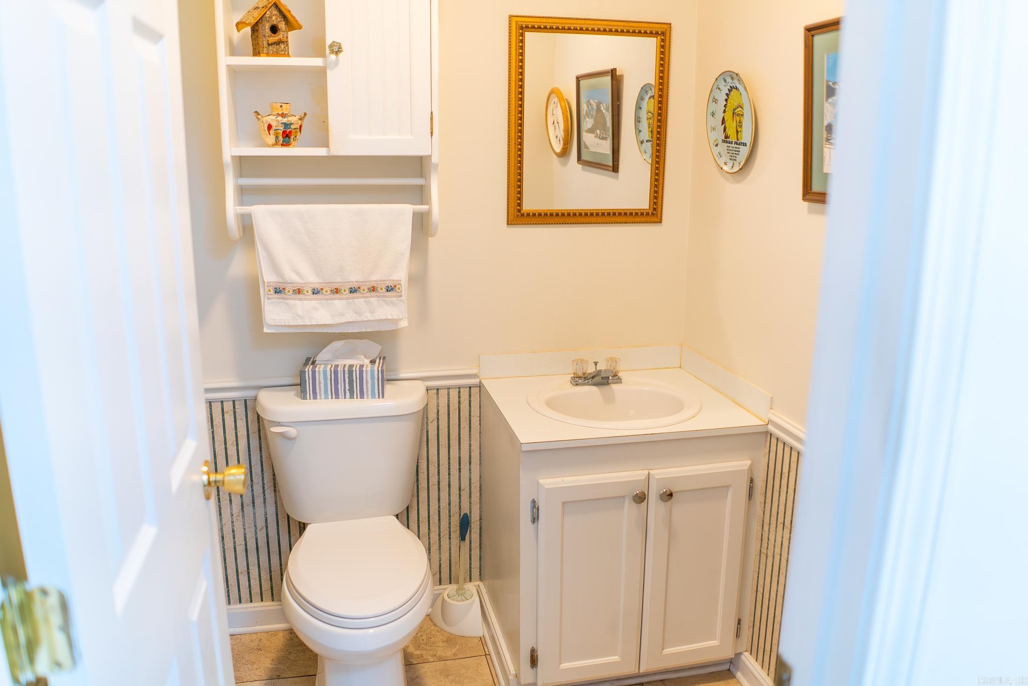 COUNTRY CLUB ESTATES - Residential