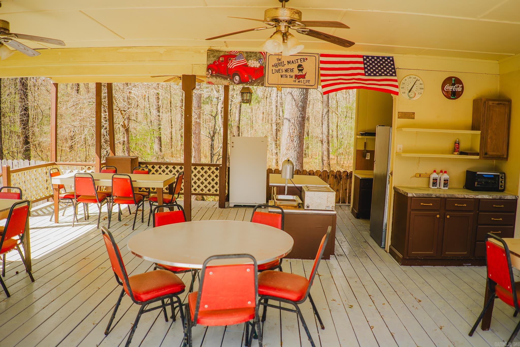 COUNTRY CLUB ESTATES - Residential