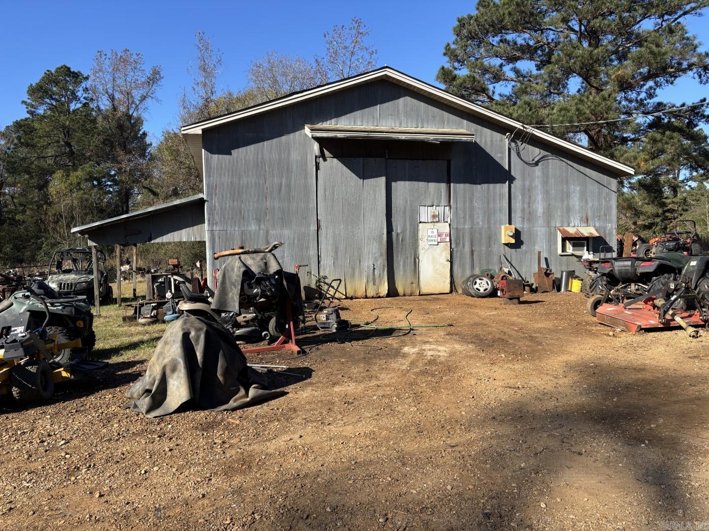 This would be a great place to start your new business. This was a Machine shop and all equipment stays.