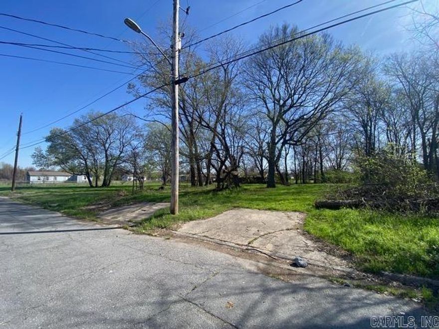 Build one or two homes on these two lots in the Dixie area of North Little Rock. With just a little work on the lots, you'll be ready to go with a great location at the end of a street.