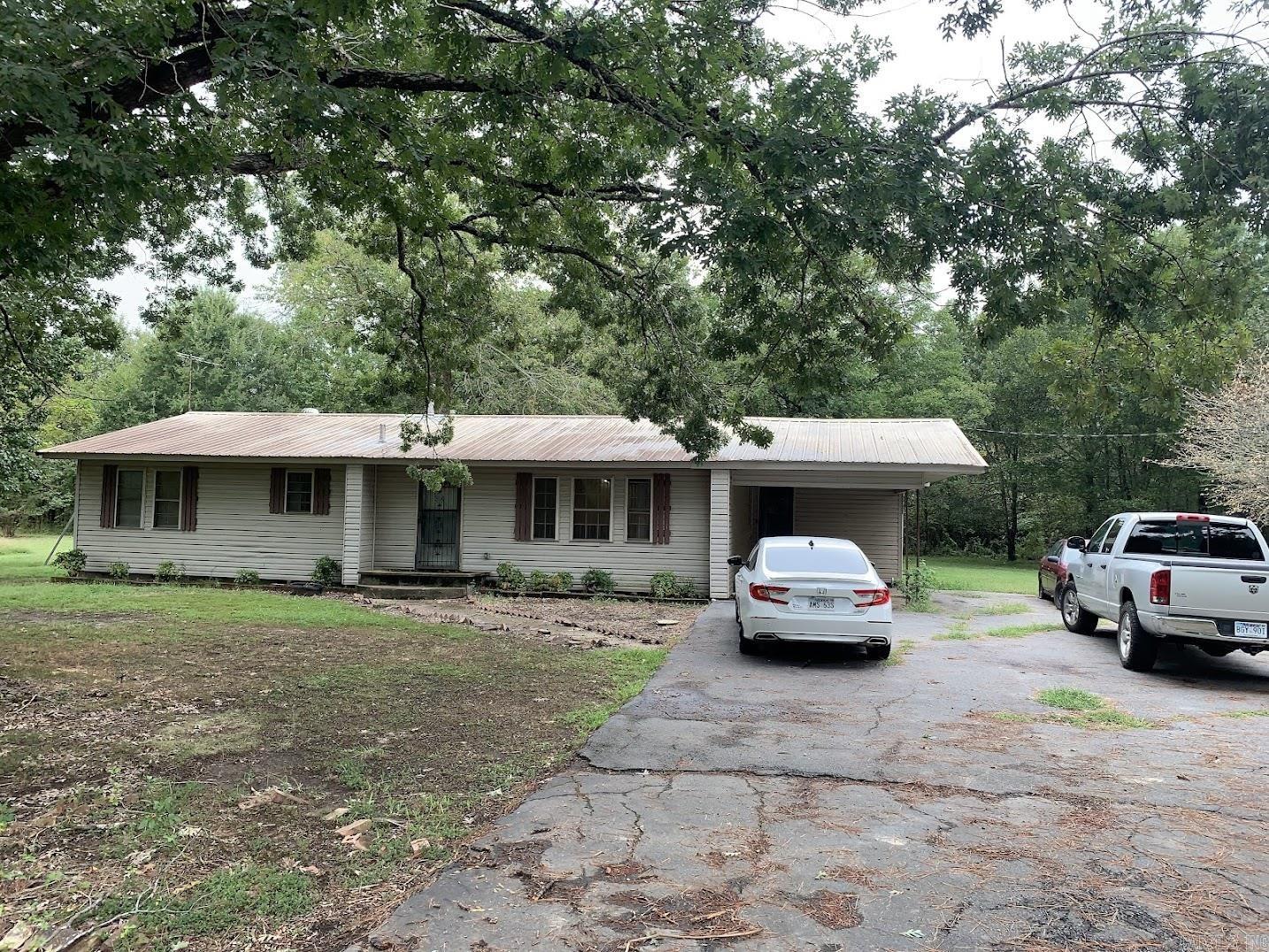Affordable 3 bedroom, 1 bath home on 2 acres! This property offers a peaceful country feel with plenty of room to spread out. Inside youāll find a solid layout that just needs a little TLC to make it your own. Perfect as a starter home or an investment property, this one has lots of potential at a great price. No seller property disclosure.