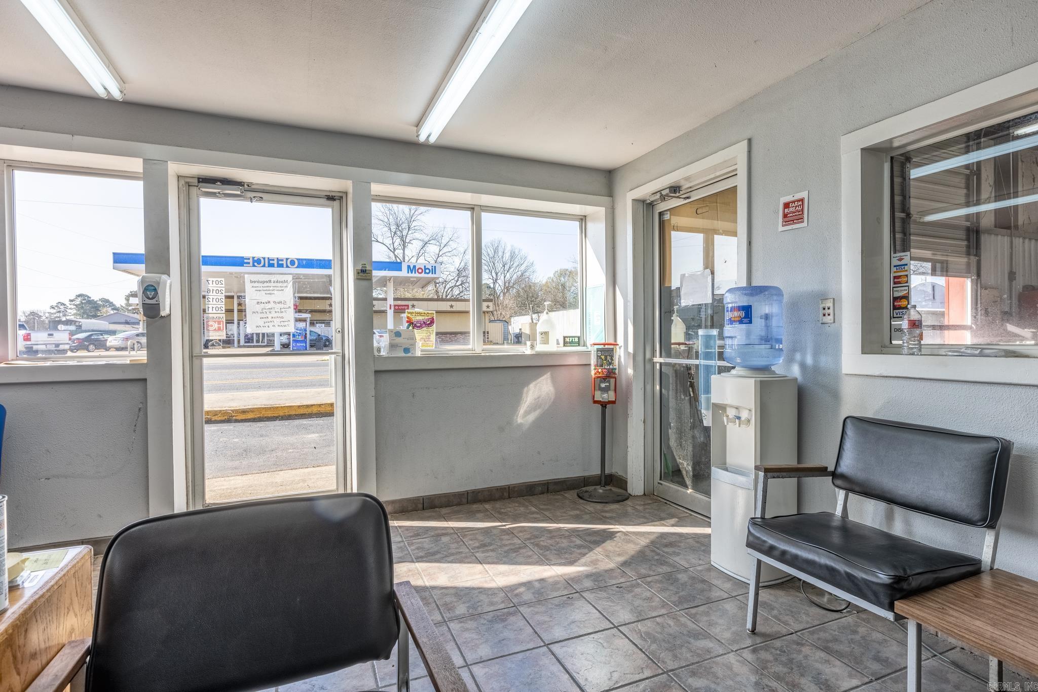 Wallis - Commercial Sale