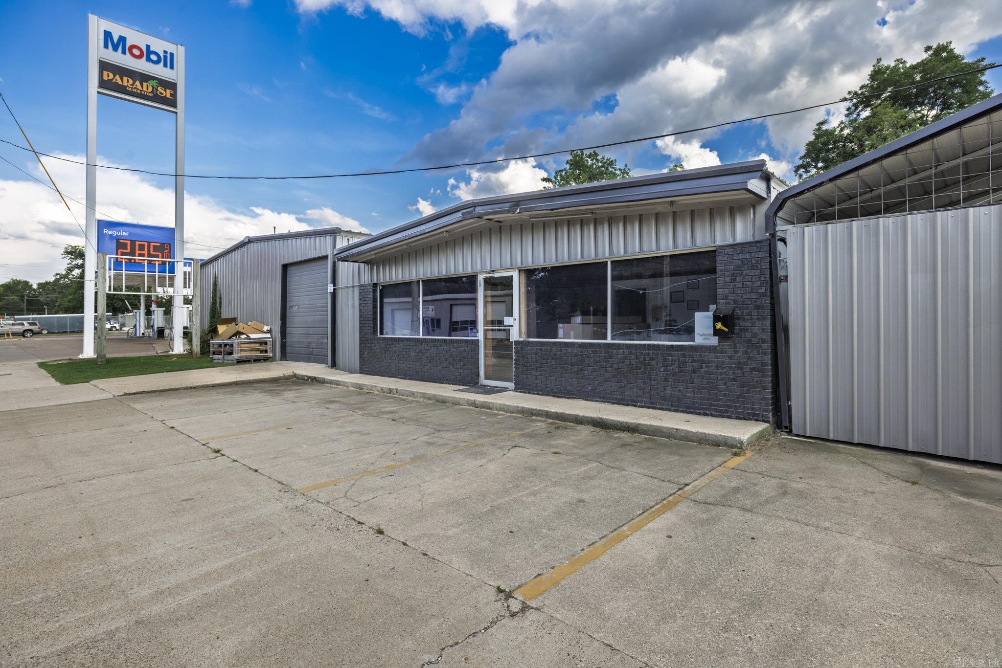 Wallis - Commercial Sale