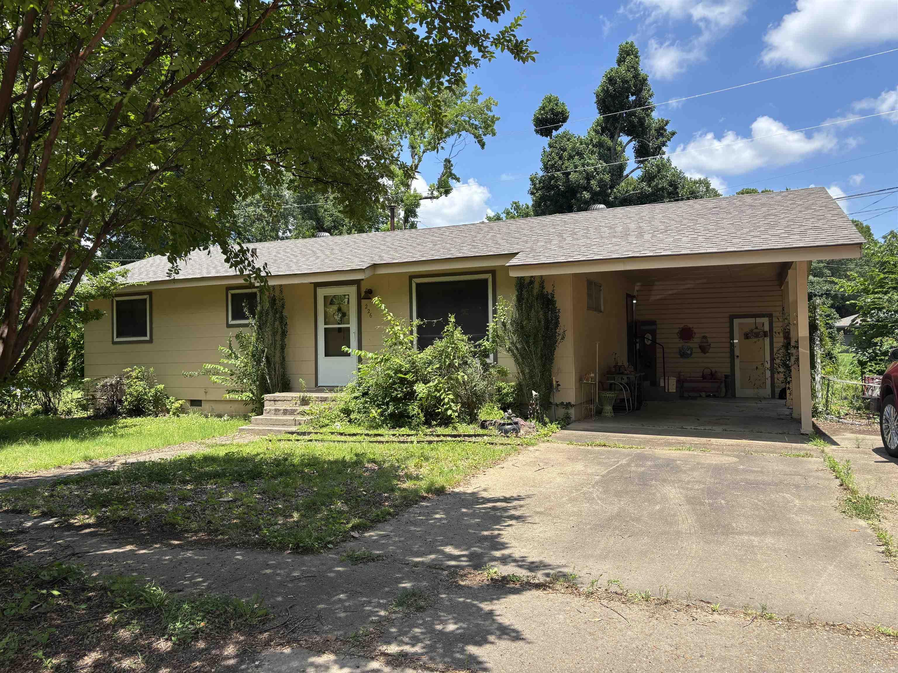 Cute 2 bedroom, 1 bath house on a quiet shaded street. New roof and heat/air system is 3 years old. Original hardwood floors.
