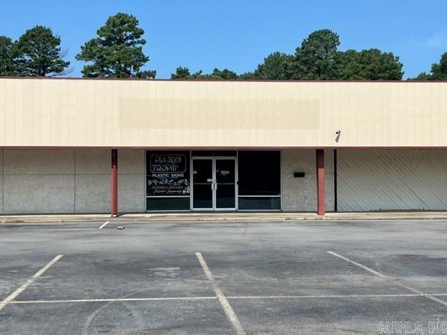 Baseball batting cages and building for sale. This business was built to sell. Owner has one in Cabot very similar that grosses 5-6k per month. All electronic and no need to staff business hours. This facility is set up as a book/pay online then use one time door code for entry. Two batting cages set up already and three additional rooms in the back. Take out a wall and have space for pitching or another batting cage. All indoor. Current expenses are utilities and insurance.