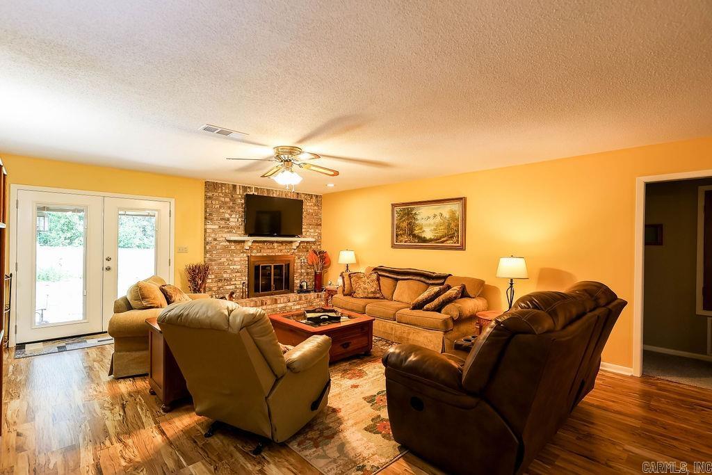 WOODLAND HILLS - Residential