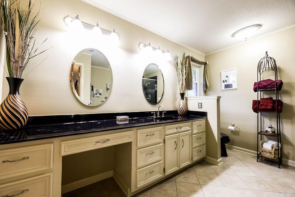 WOODLAND HILLS - Residential