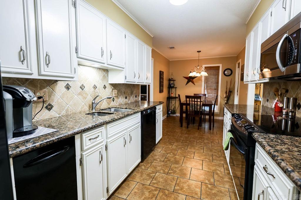 WOODLAND HILLS - Residential