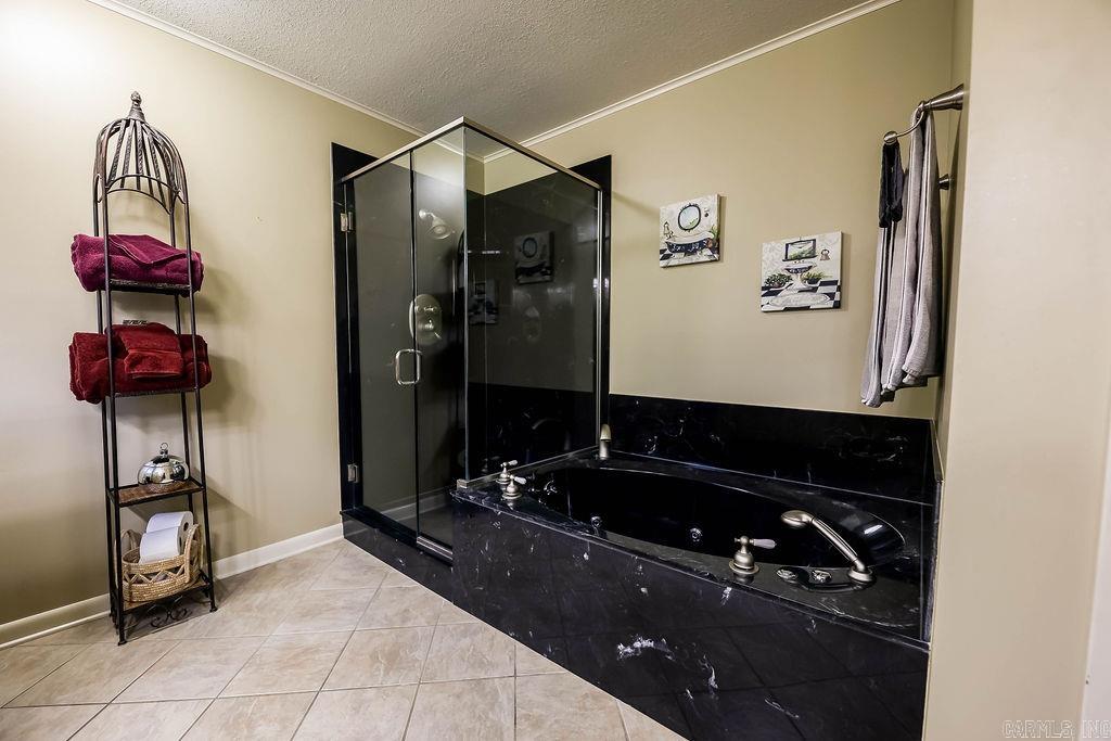 WOODLAND HILLS - Residential