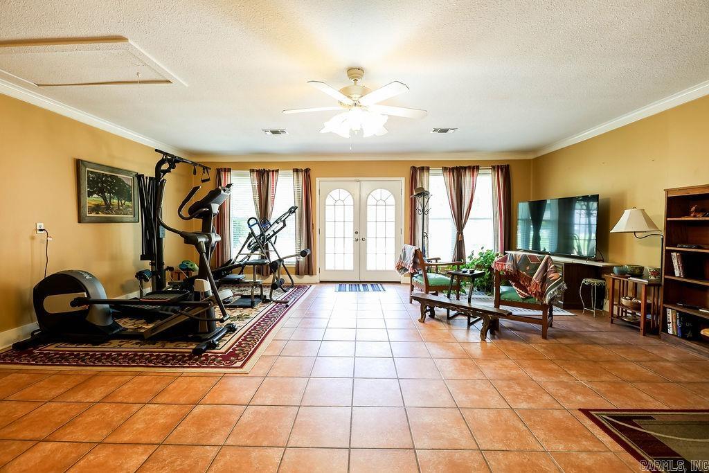 WOODLAND HILLS - Residential