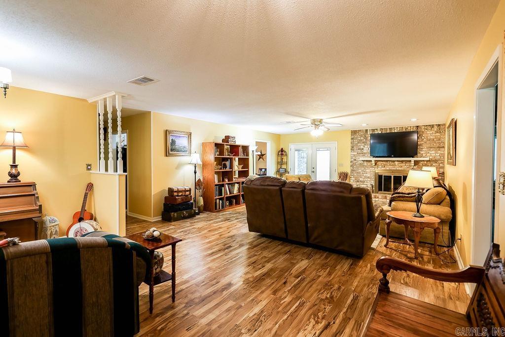 WOODLAND HILLS - Residential