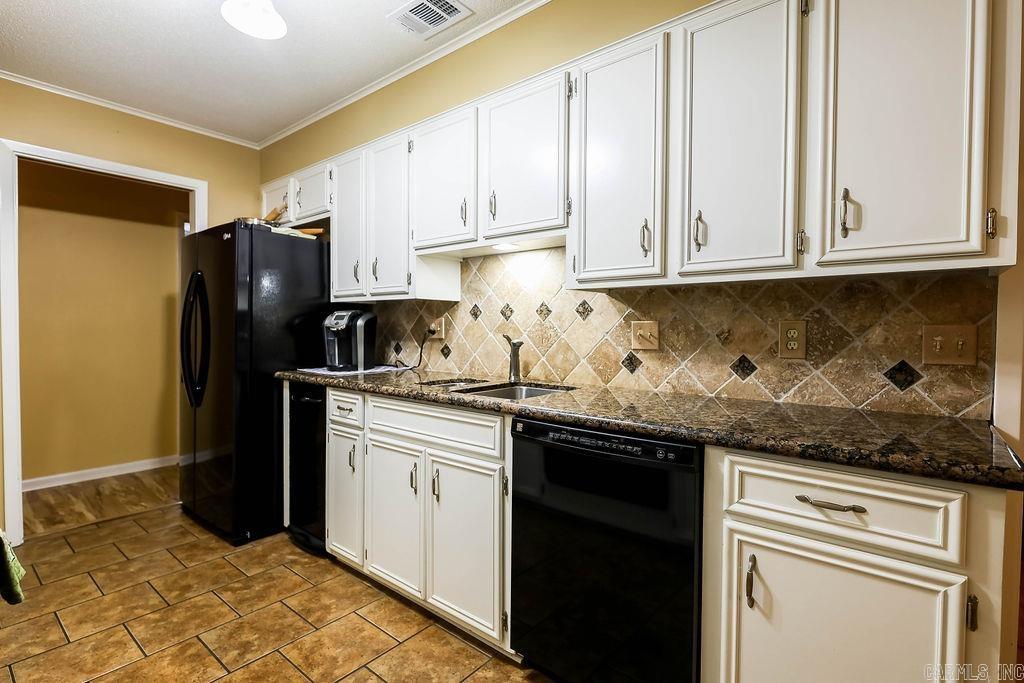 WOODLAND HILLS - Residential