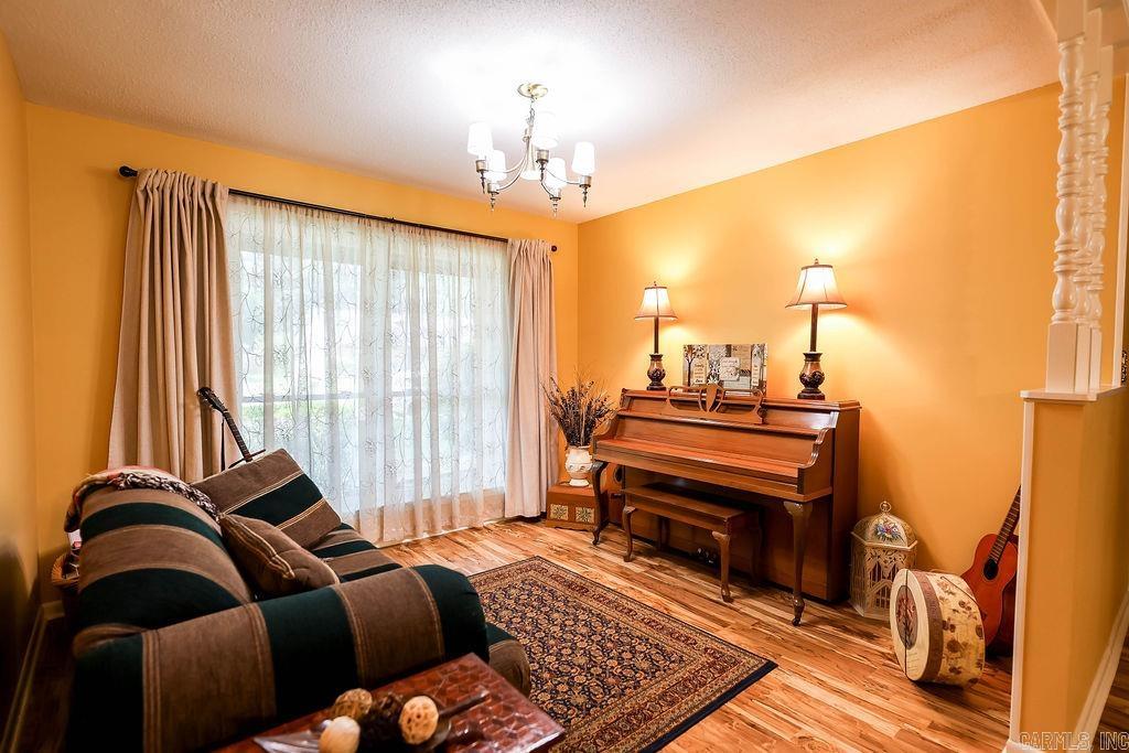 WOODLAND HILLS - Residential