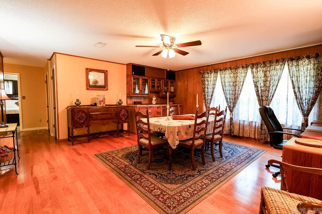 WOODLAND HILLS - Residential