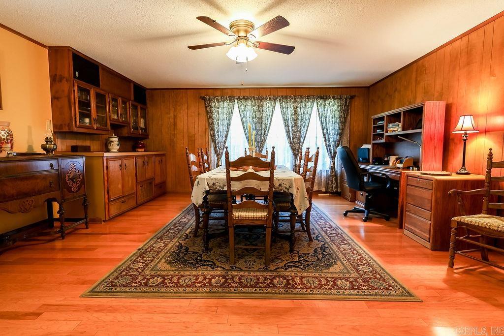 WOODLAND HILLS - Residential