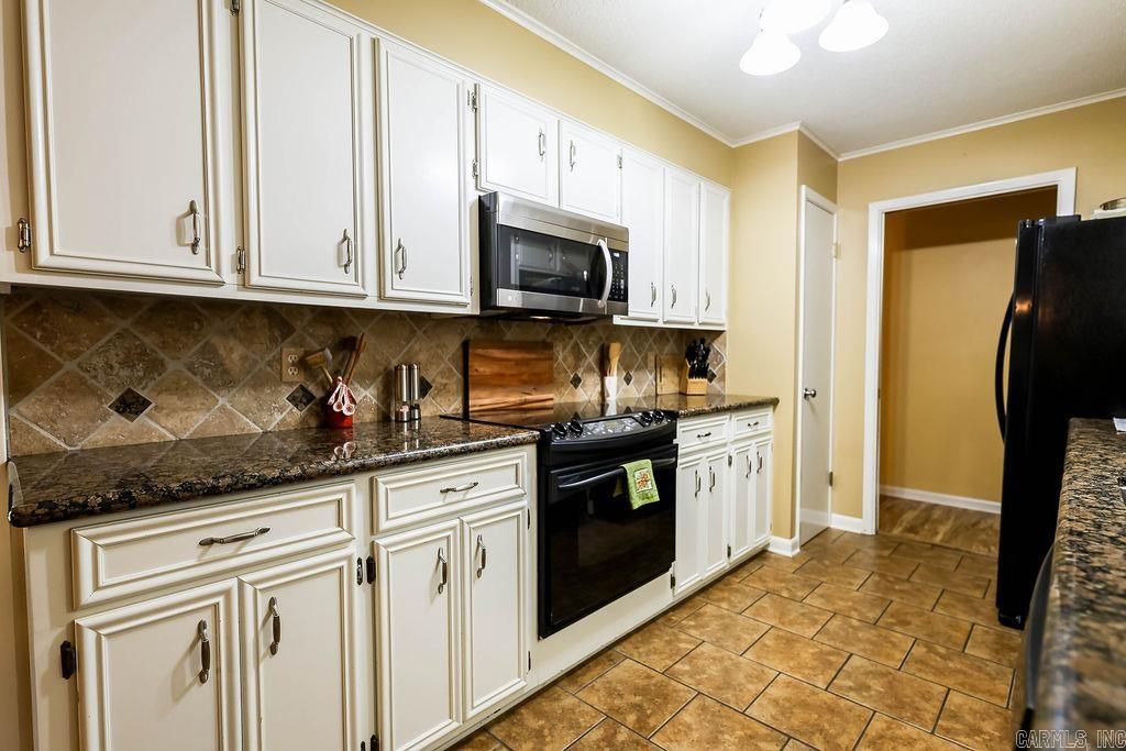 WOODLAND HILLS - Residential