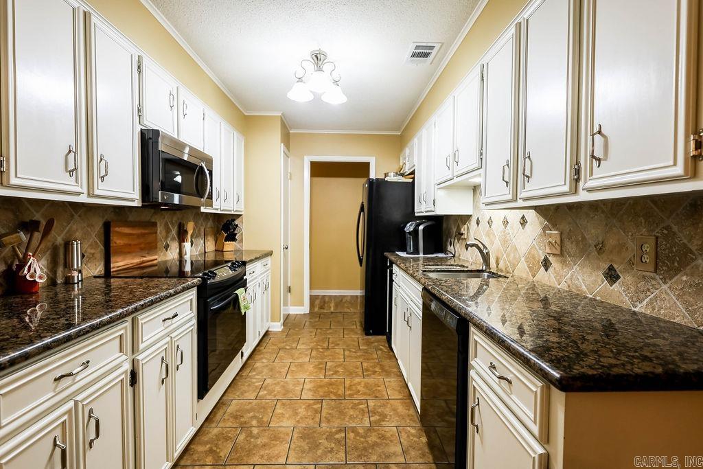 WOODLAND HILLS - Residential