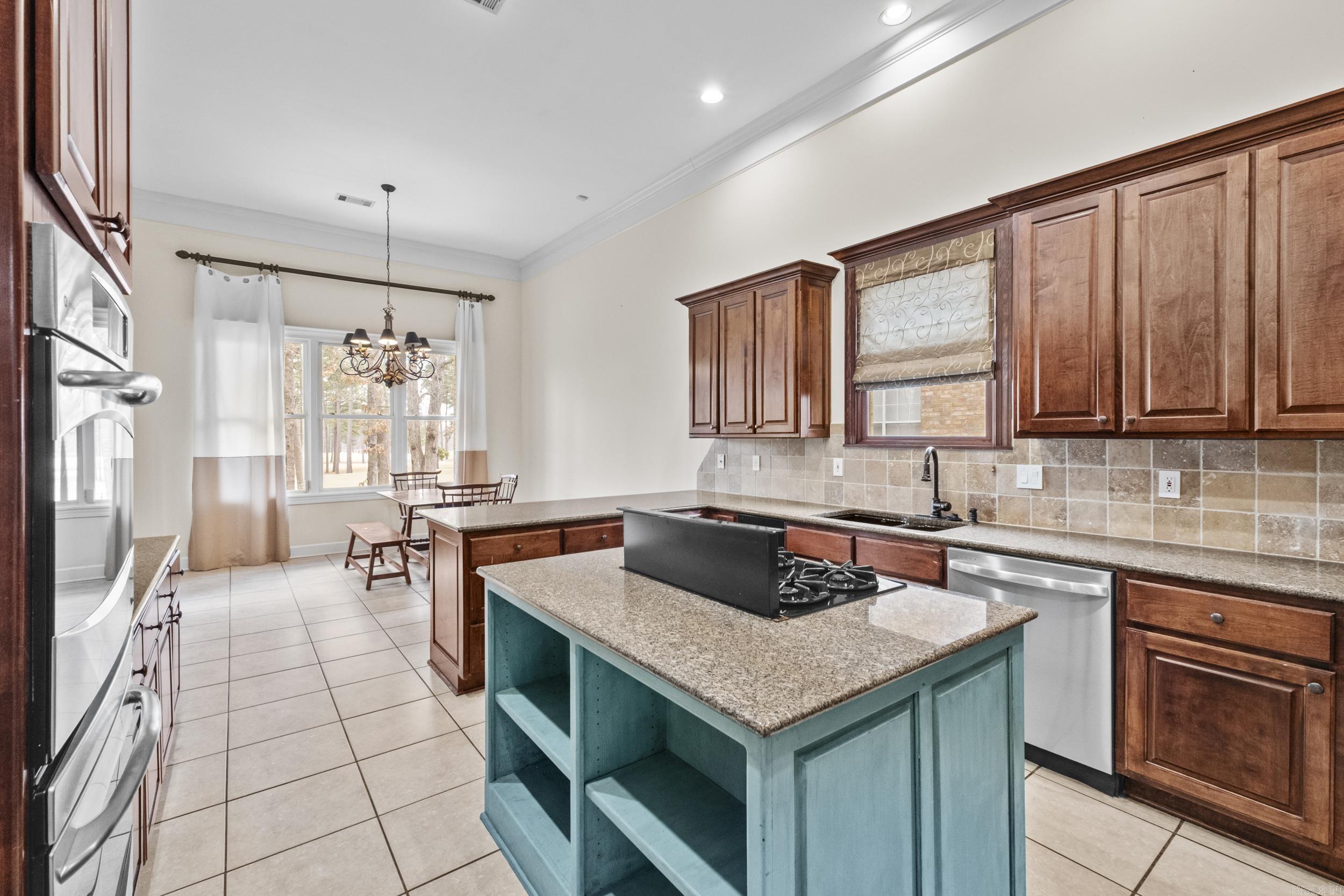 COUNTRY CLUB OF ARK THE - Residential