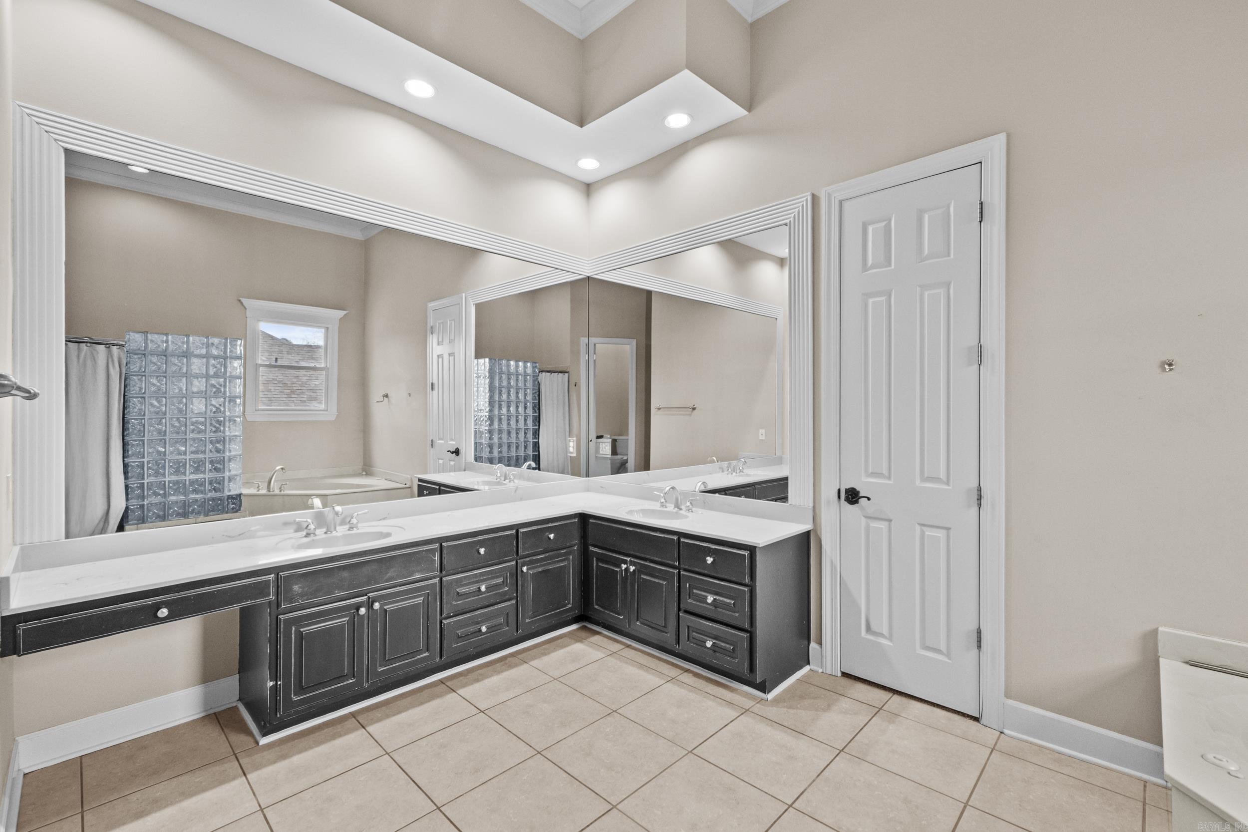 COUNTRY CLUB OF ARK THE - Residential