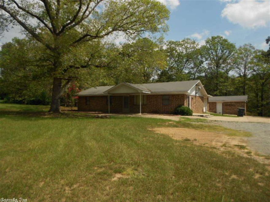 3-bedrooms, 2.5 baths on 4.76 in the city limits.  Great location, call today.  Conveyance will  be via Special Warranty Deed or local equivalent.  Seller will choose the closing enity. See agent remarks